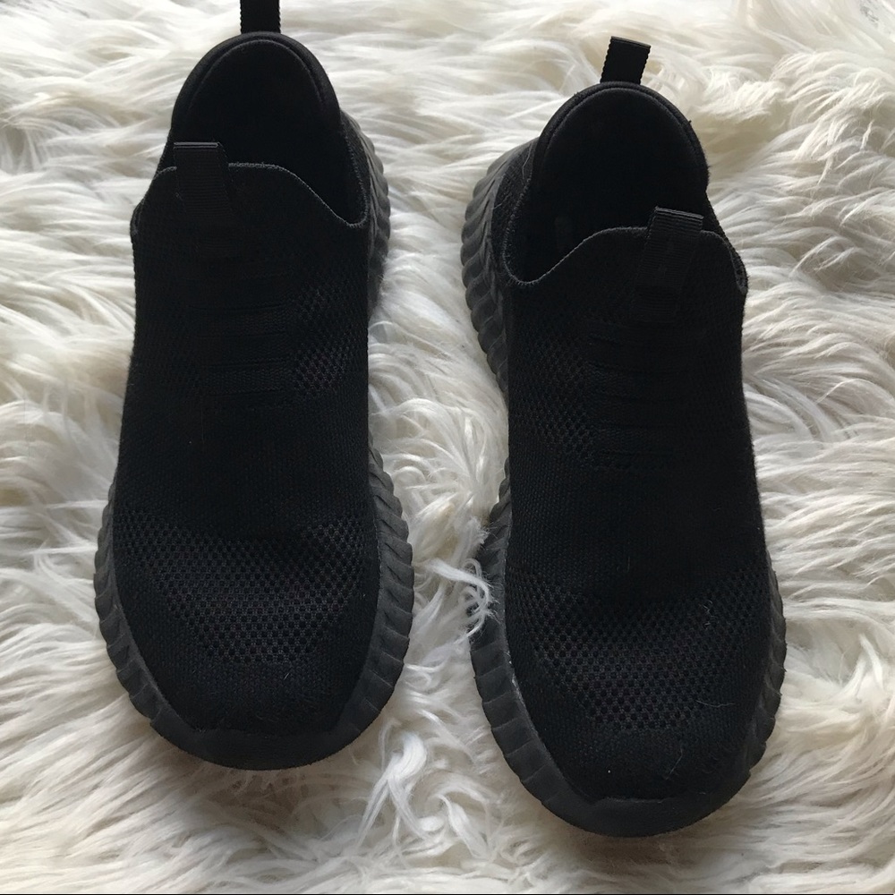 Sz 3. Solid black boys youth sketchers -slip on with no ties